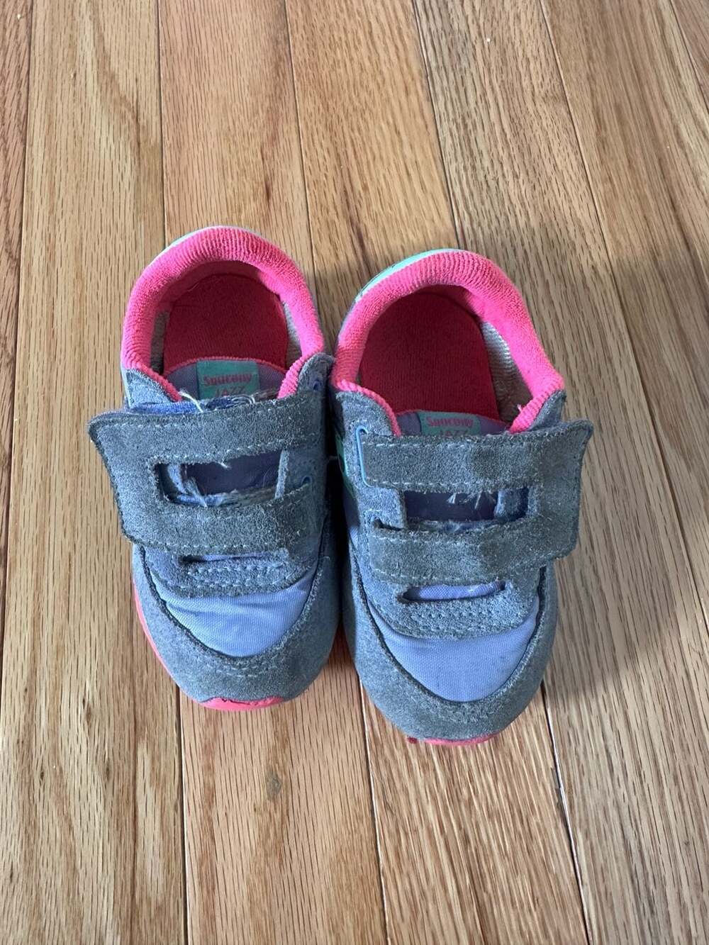 Saucony Baby Jazz Hook & Loop Sneaker Size 5.5M Grey Pink